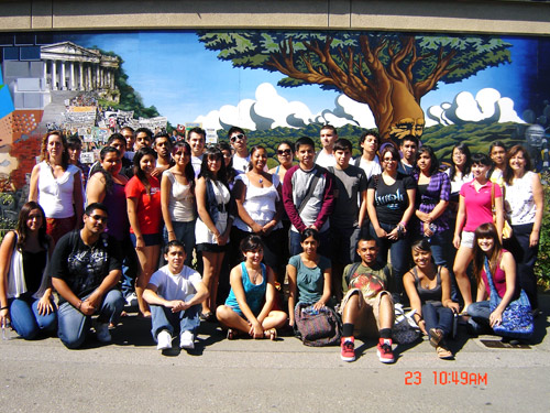 Group portrait of Puente class 2009